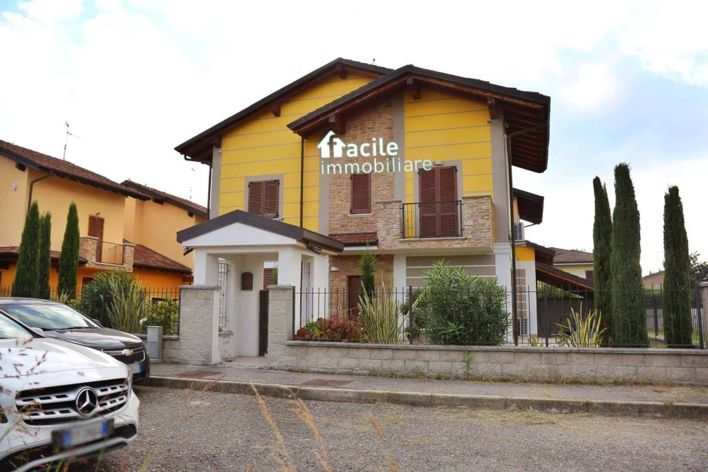 Villa in vendita a Villanova del Sillaro via a. E g. Fugazza, 26818 Villanova del Sillaro lo, Italia31