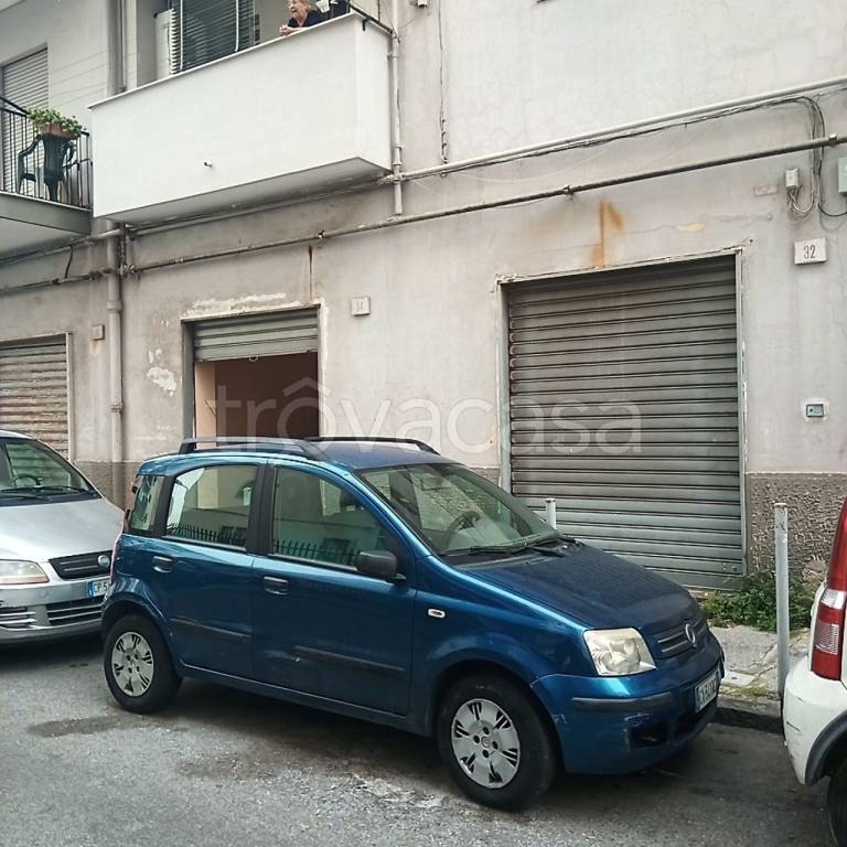 Negozio in vendita a Napoli traversa II Via Bernardino Martirano, 32-34
