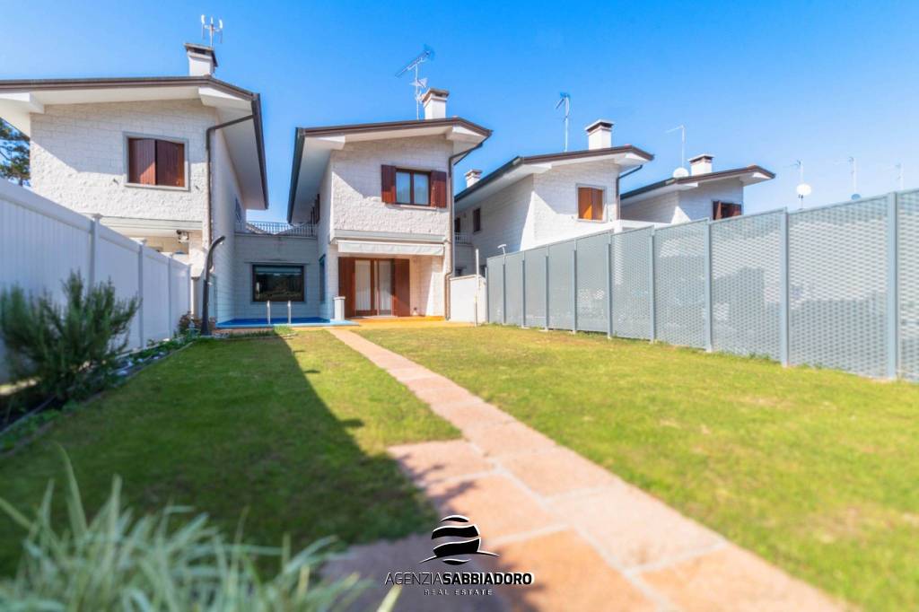 Villa a Schiera in vendita a Lignano Sabbiadoro via Lovato, 18a