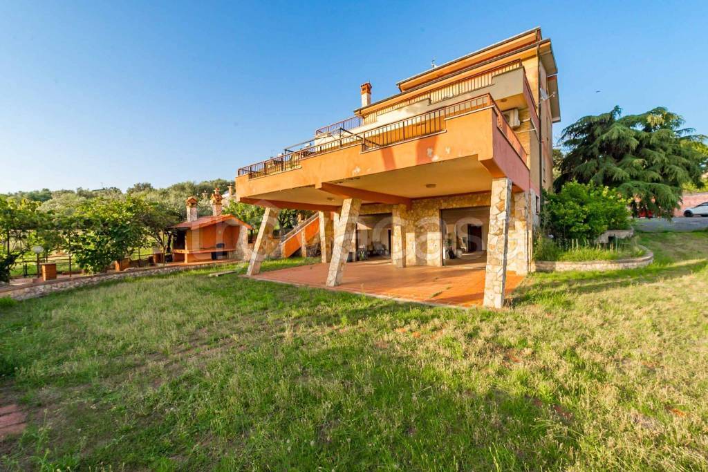 Villa in vendita a Fonte Nuova via Santa Lucia, 200