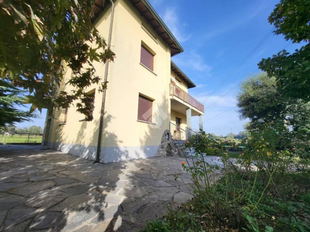 Casa Indipendente in vendita a Besana in Brianza via Visconta, Visconta mb, 44