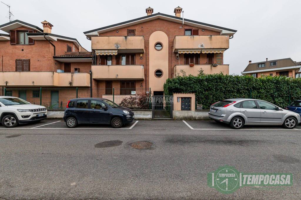 Appartamento in vendita a Carpiano via Sardegna 6