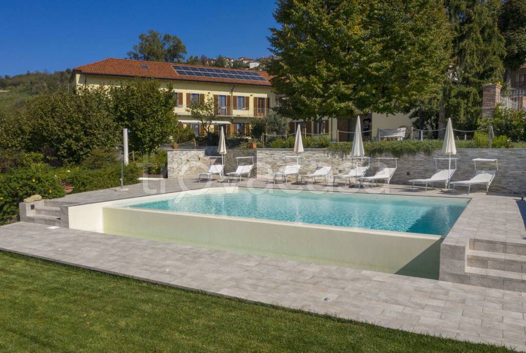 Villa in vendita a Diano d'Alba via Carzello