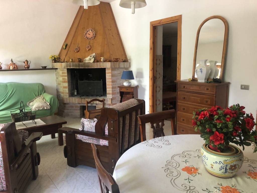 Villa in vendita a Fiastra via San Lorenzo Al Lago