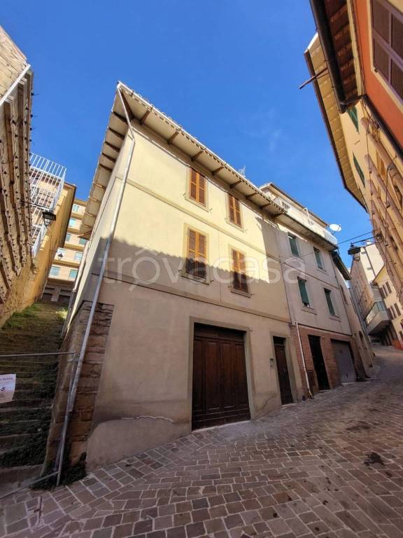 Villa in vendita a Camerino via Costanza Varano, 21