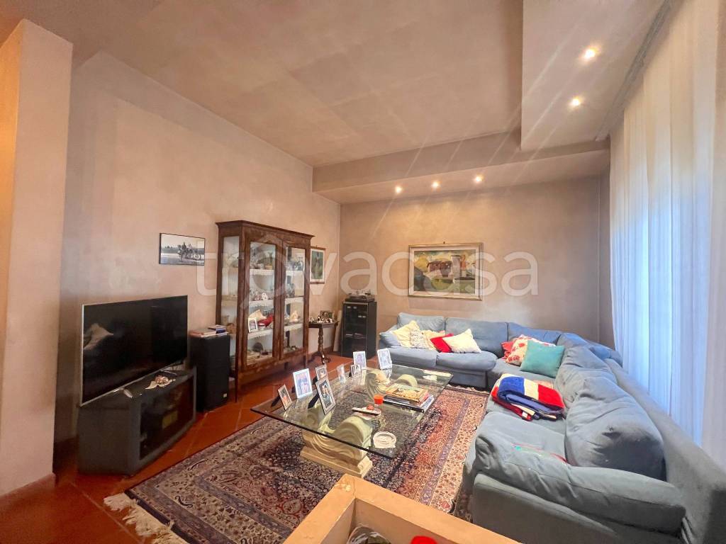 Villa Bifamiliare in vendita a Prato via Pomeria