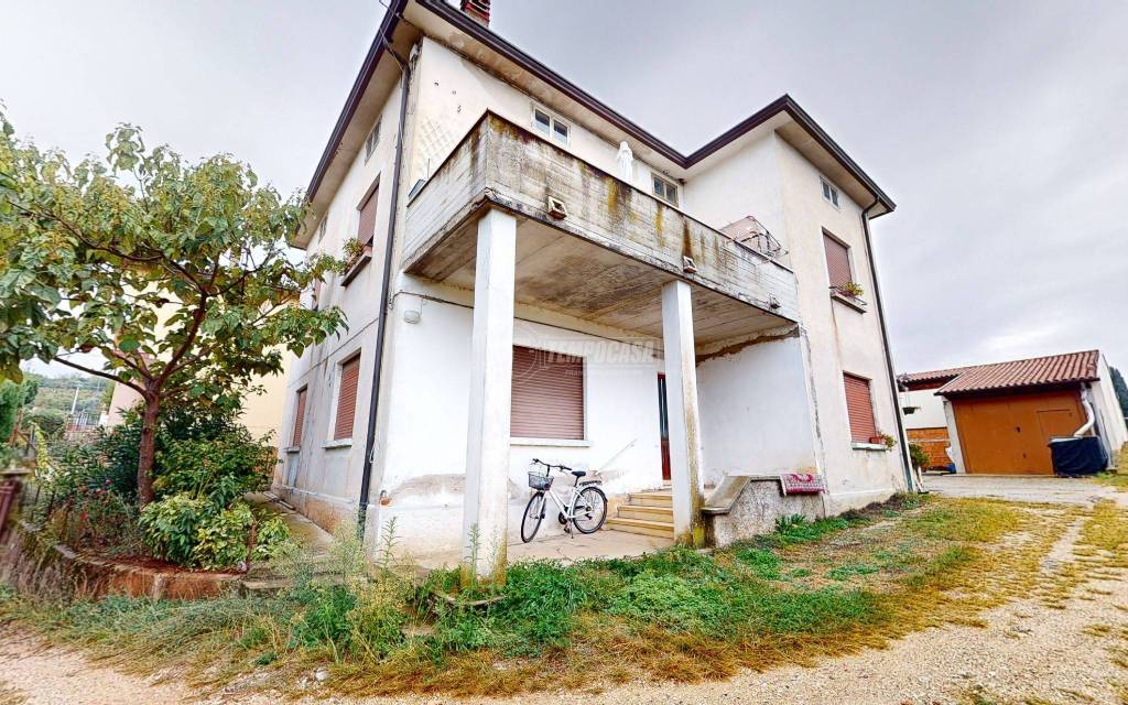 Appartamento in vendita a Zugliano via Cà Rossa