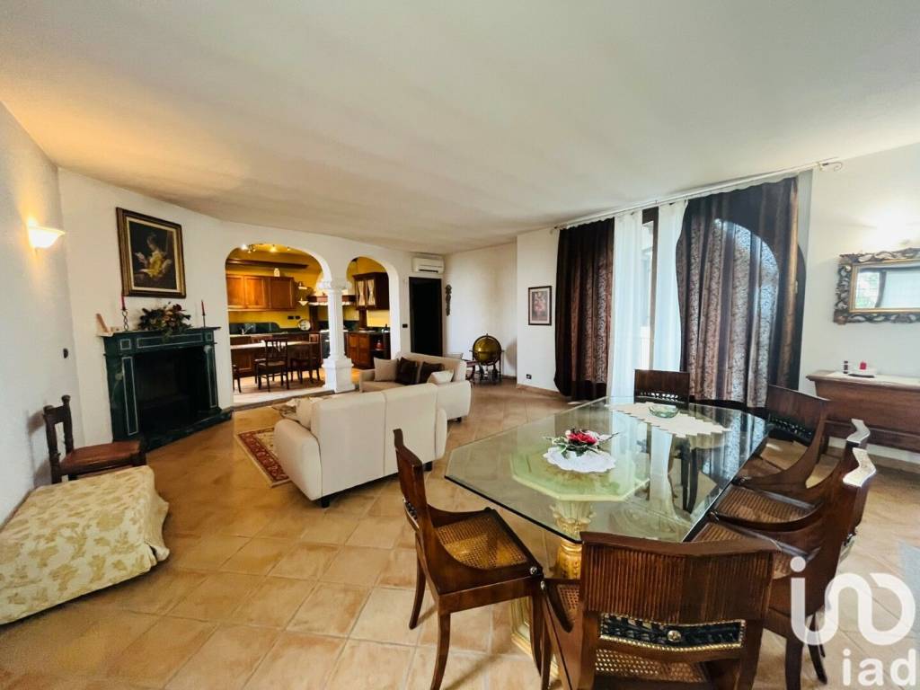 Villa in vendita a Robella via Virginio Rolfo