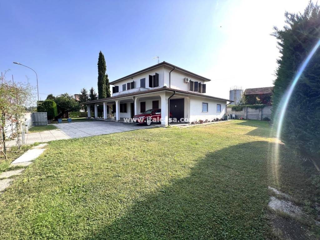 Villa in vendita a Curtatone strada Argine Cerese