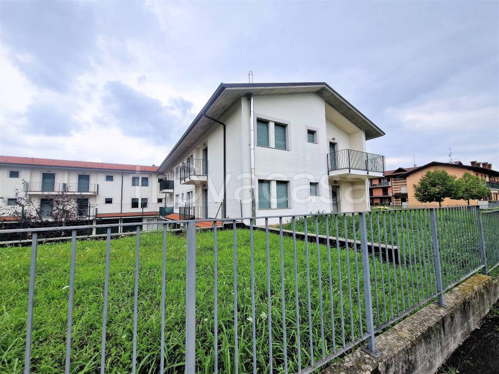 Appartamento in vendita a Calusco d'Adda via Sandro Pertini