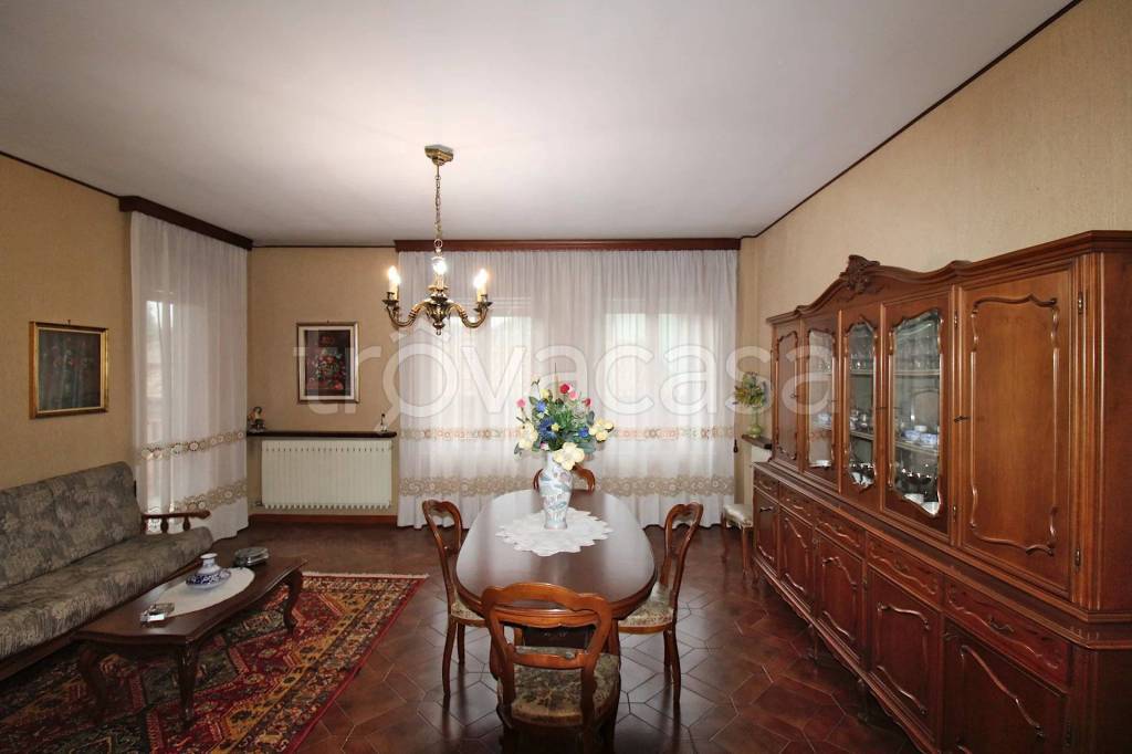 Appartamento in vendita a Corneliano d'Alba via Pesio, 2