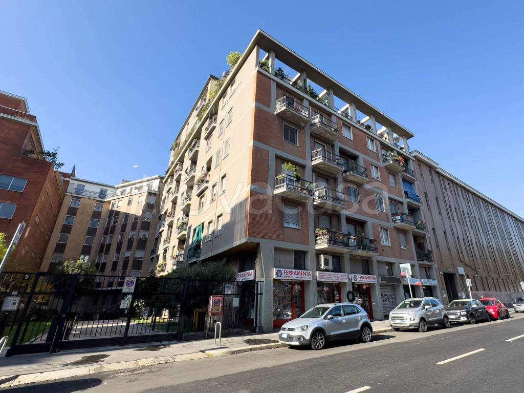 Appartamento in vendita a Milano via Giuseppe Giacosa, 11