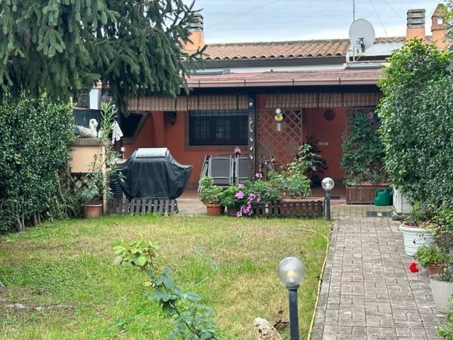 Villa a Schiera in vendita a Pomezia via Didone