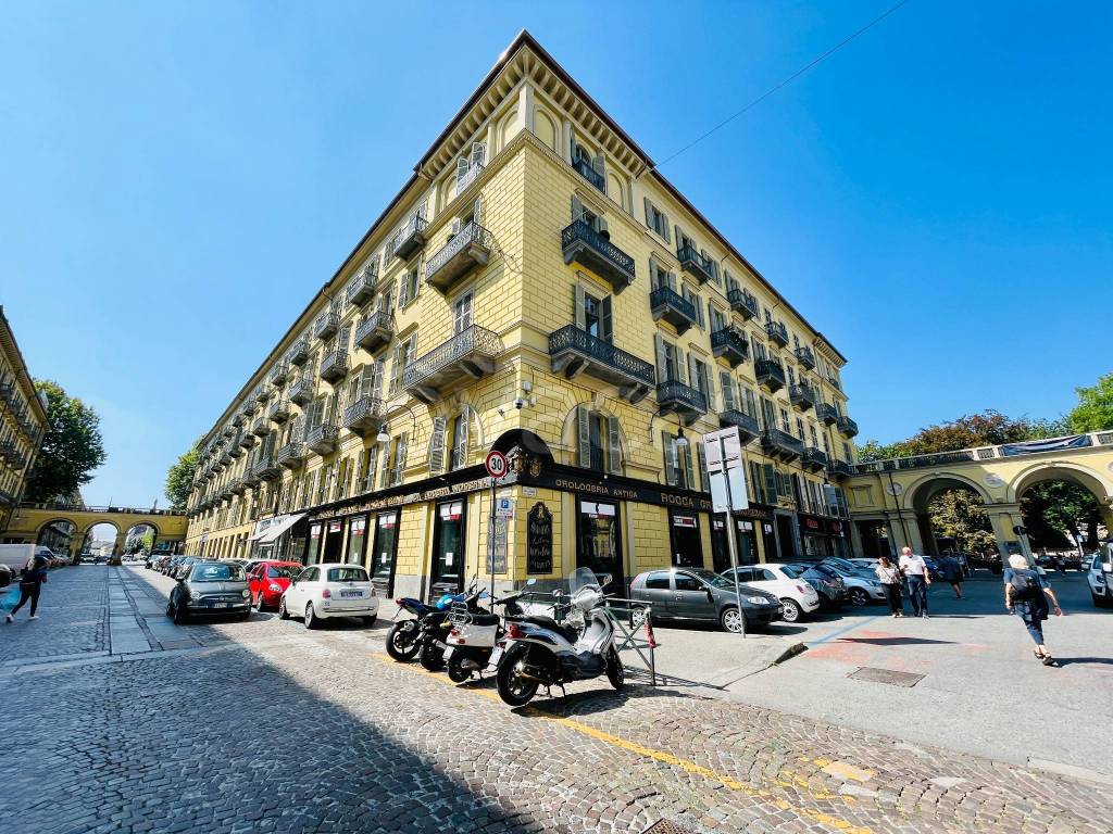 Negozio in affitto a Torino via Luigi Lagrange, 40