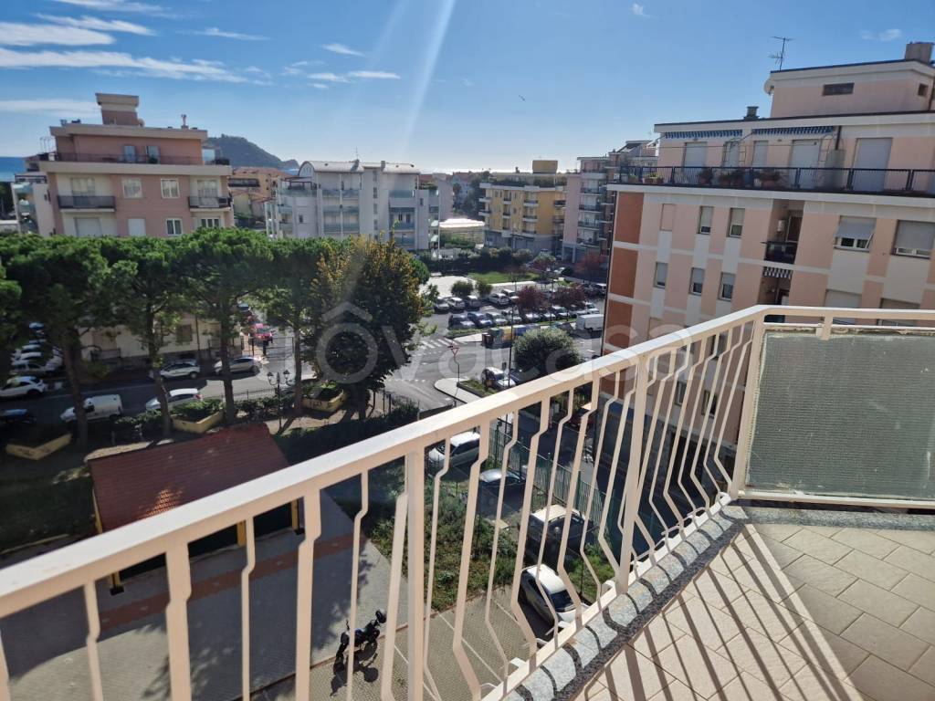 Appartamento in vendita ad Albenga via Quintino Sella, 17