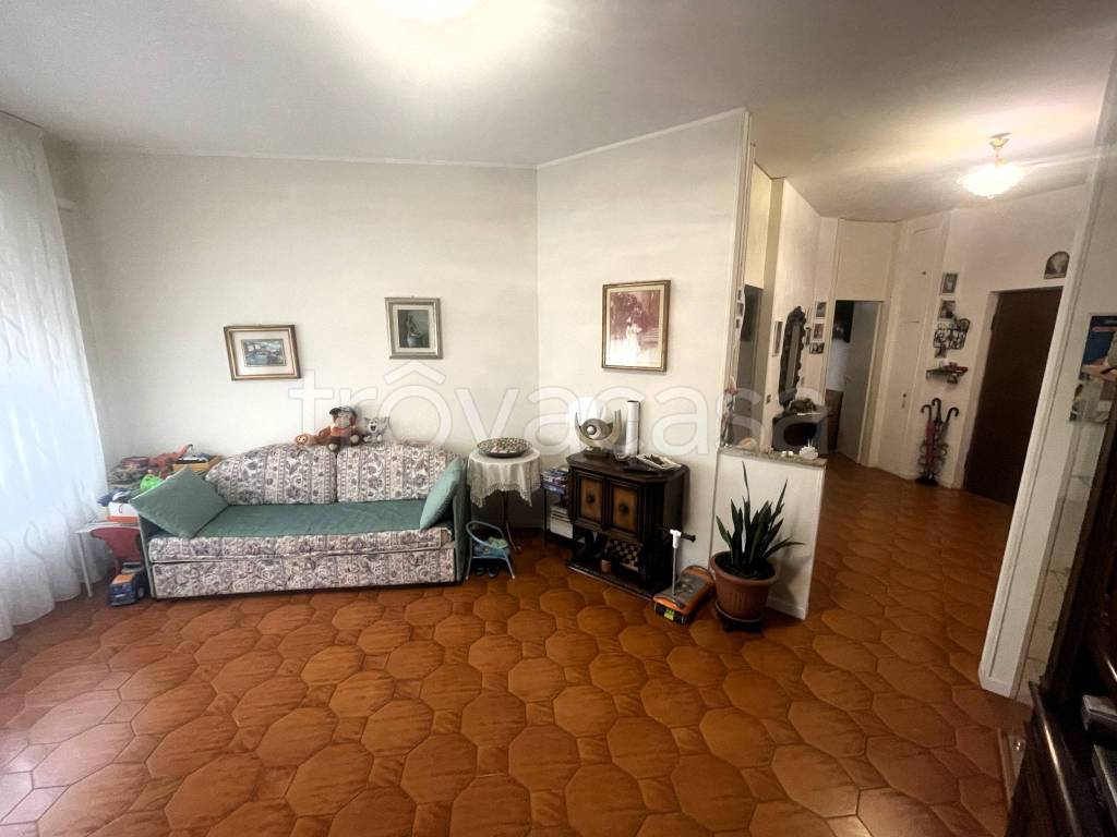 Appartamento in vendita a Trezzano sul Naviglio via Giosuè Carducci, 21
