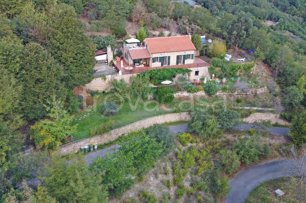 Villa Bifamiliare in vendita a Finale Ligure via per Calizzano