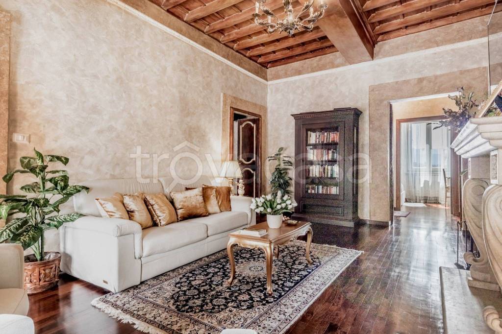 Appartamento in vendita a Tivoli via Trevio, 84