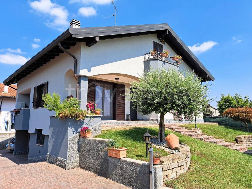 Villa in in vendita da privato a Magnago via Donato Bramante, 25