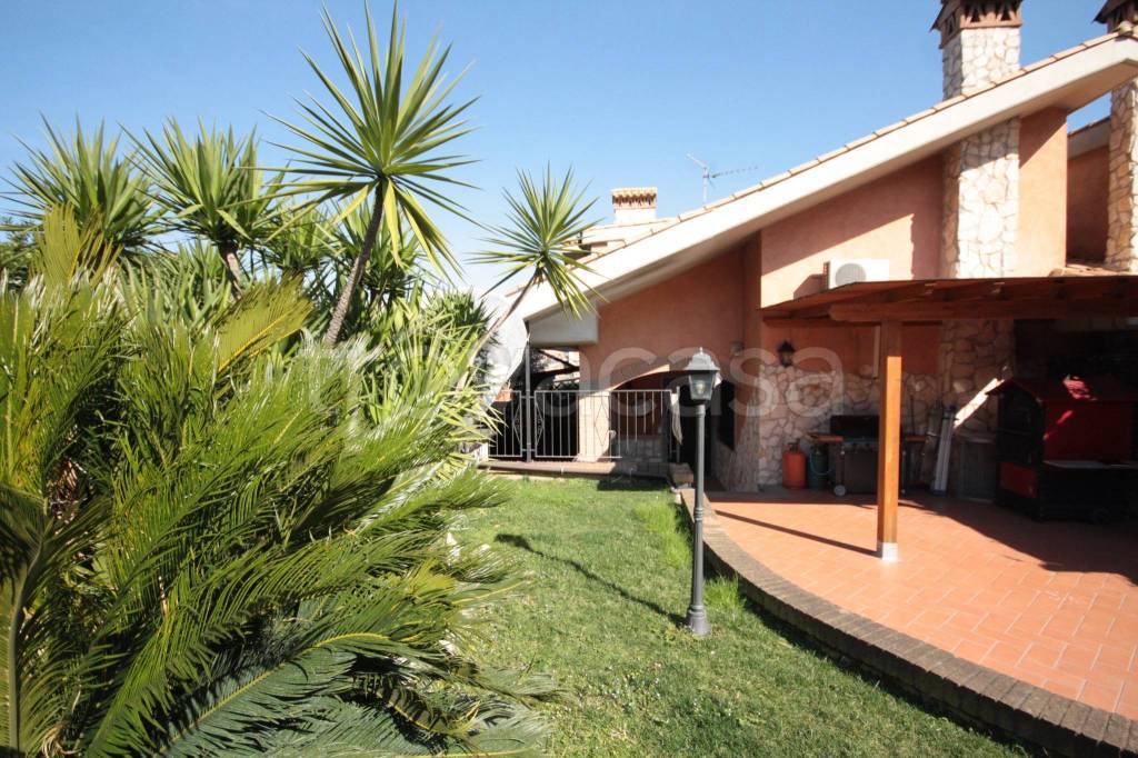 Villa Bifamiliare in vendita a Guidonia Montecelio via Vicovaro, 10