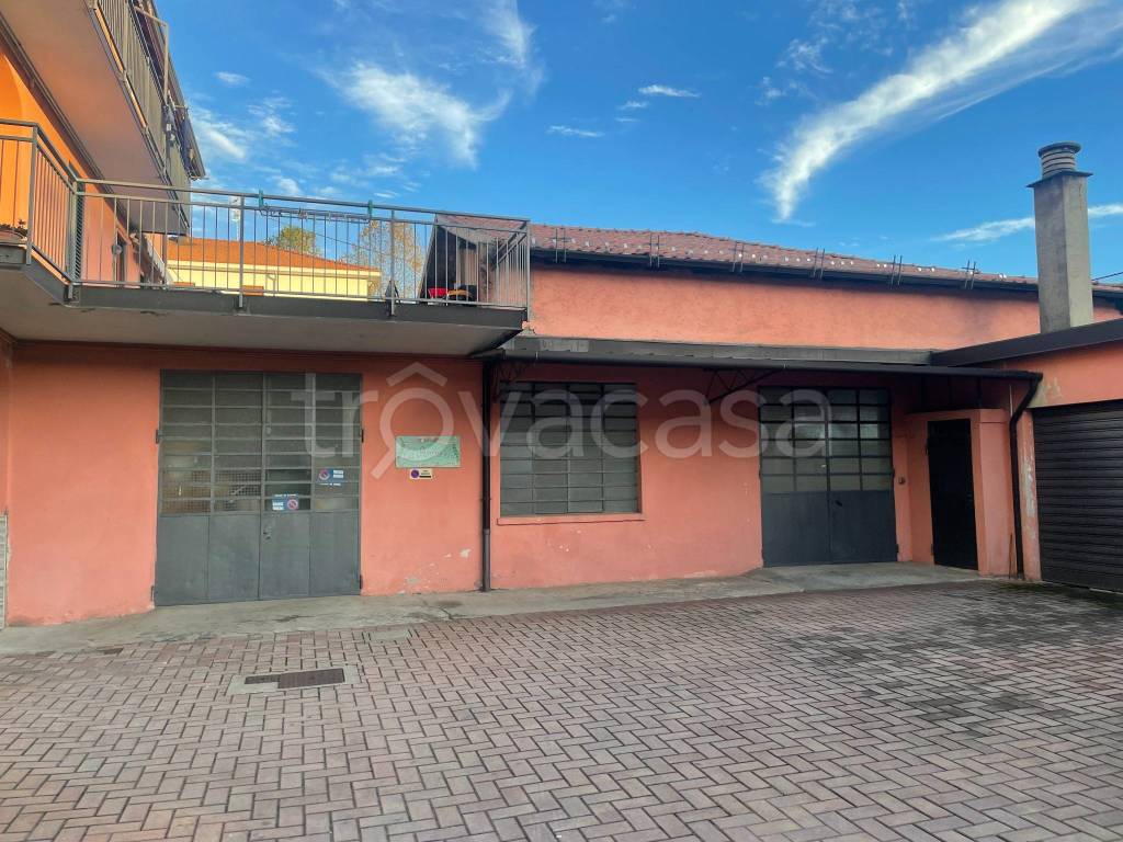 Magazzino in vendita a Olgiate Comasco via San Gerardo, 32