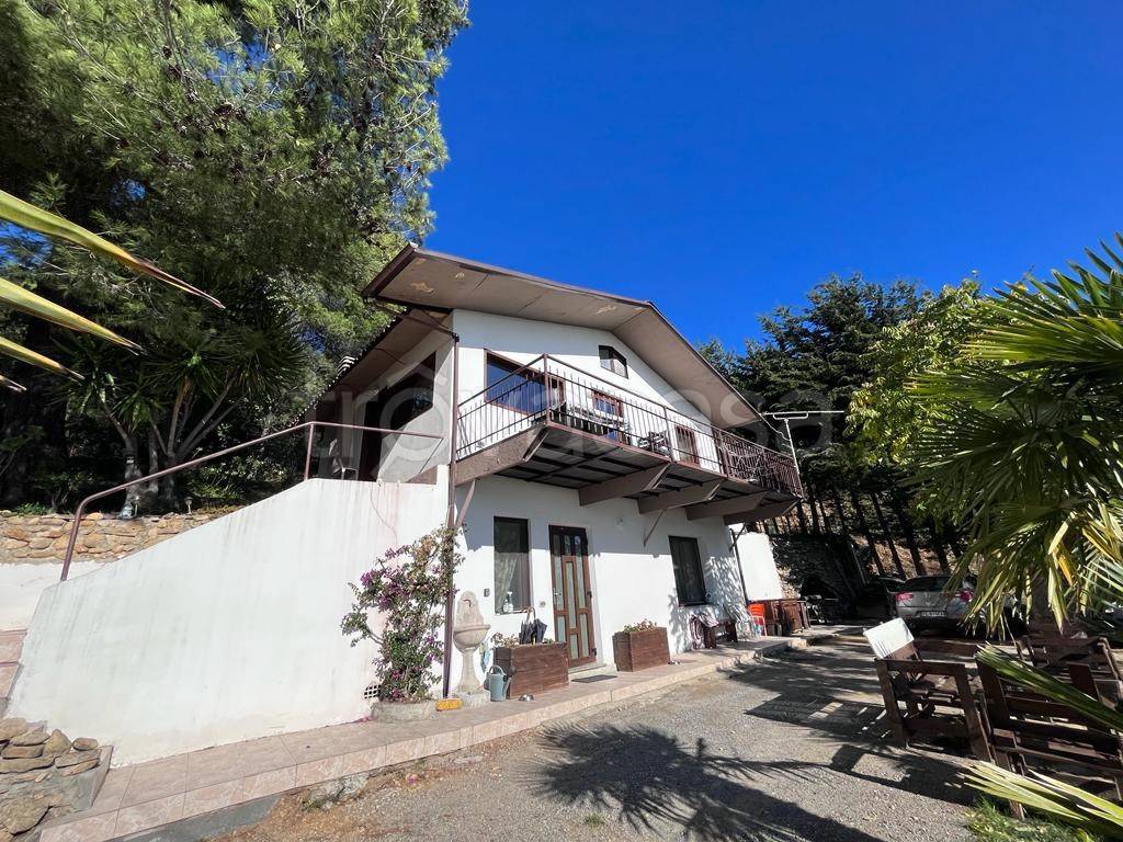 Villa Bifamiliare in vendita a Sanremo strada Collette Beulle