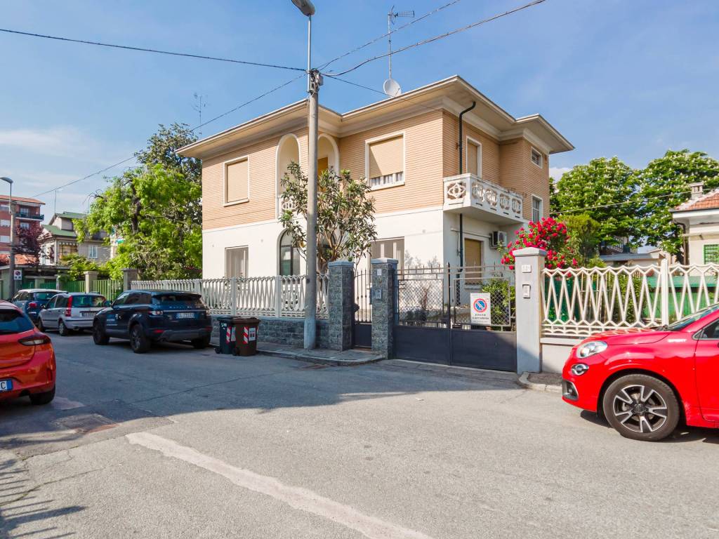 Villa Bifamiliare in vendita a Collegno via Ugo Foscolo, 32