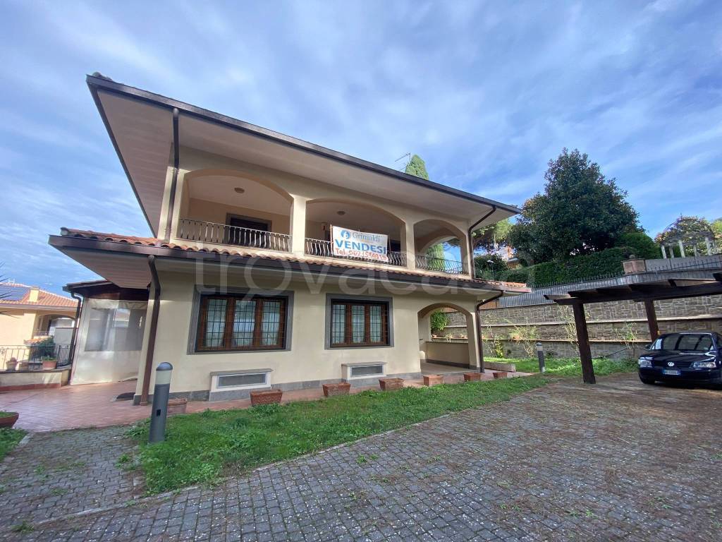 Villa Bifamiliare in vendita a Grottaferrata via Del Fico, 69