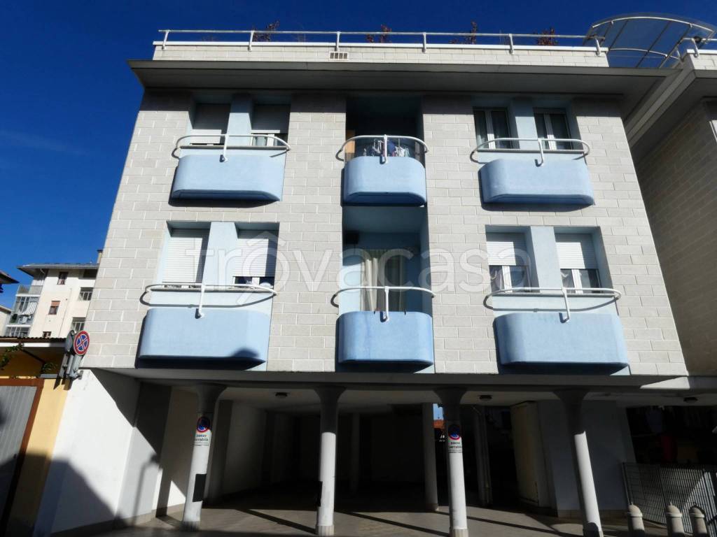 Appartamento in vendita ad Alba via Sannino