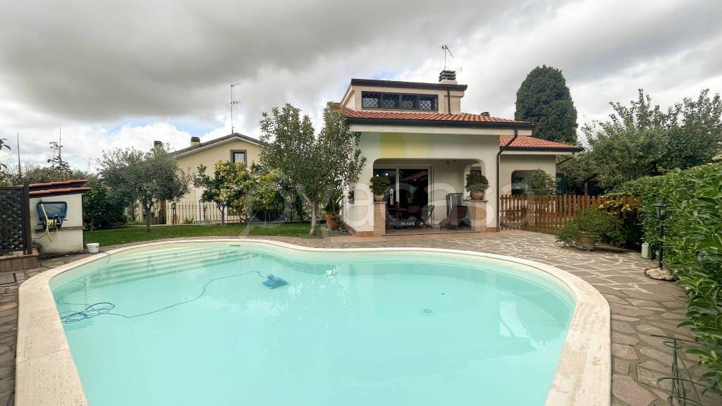 Villa Bifamiliare in vendita ad Albano Laziale via Moricone, 5