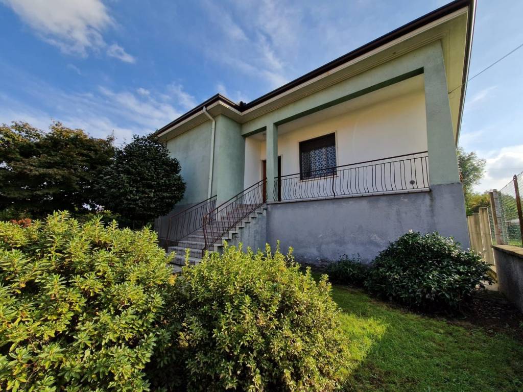 Villa in vendita a Vizzola Ticino piazza Guglielmo Marconi, 45