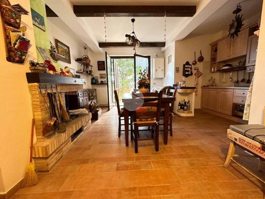 Appartamento in in vendita da privato a Rocca di Cambio via Sicinto