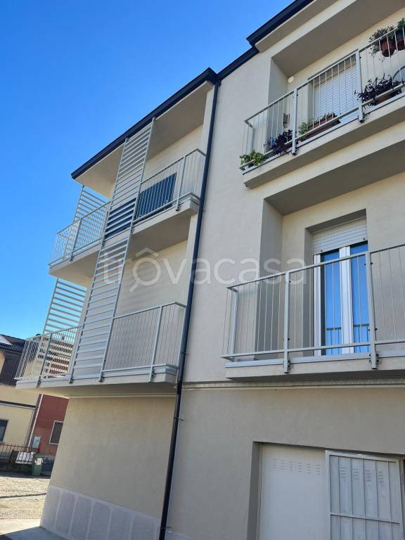 Appartamento in vendita a Pieve Porto Morone via Carlo Broglia