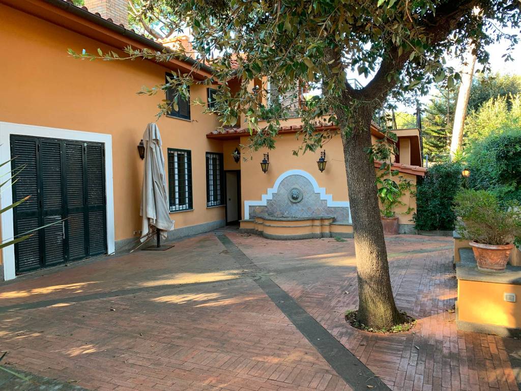 Villa in vendita a Fiumicino viale Sestri Ponente, 94