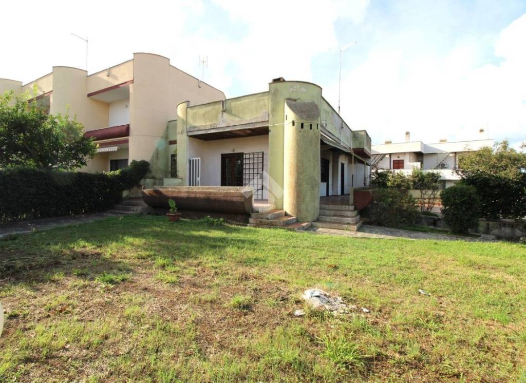 Villa a Schiera in vendita ad Ardea via delle Viole, 57