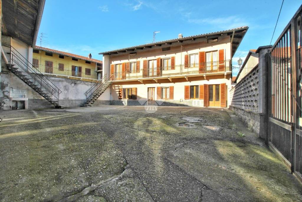 Casa Indipendente in vendita a Maglione vicolo Balbo, 1