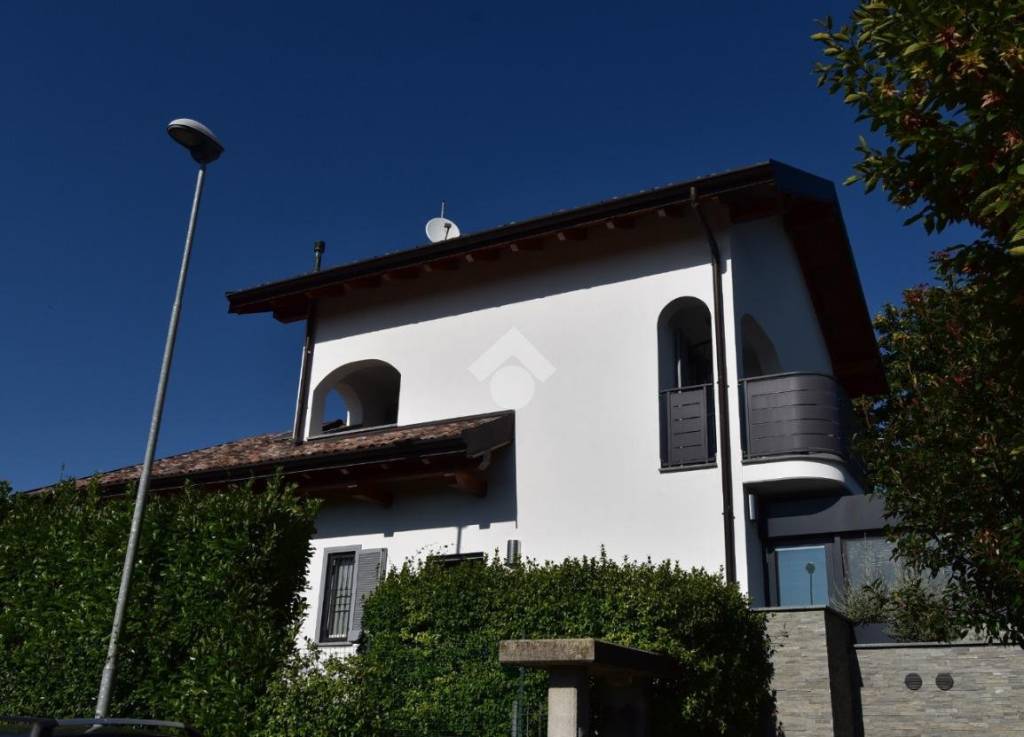Villa in vendita ad Appiano Gentile via Monte Zuccolo, 26