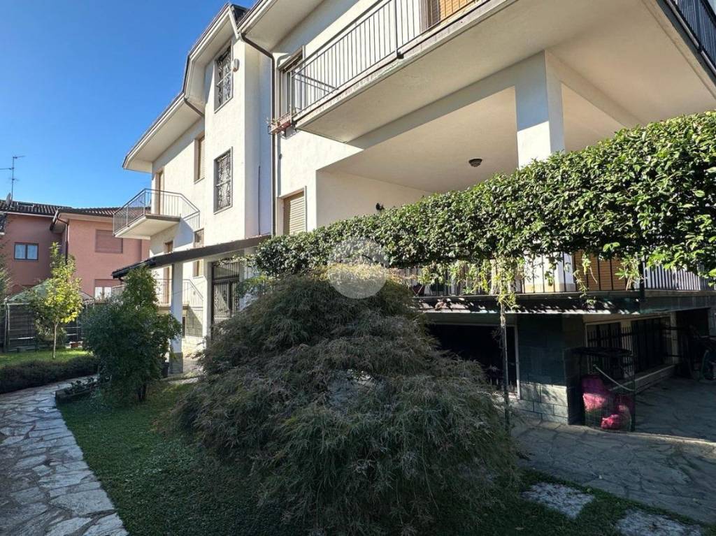 Appartamento in vendita a Pessano con Bornago via Alessandro Manzoni, 17