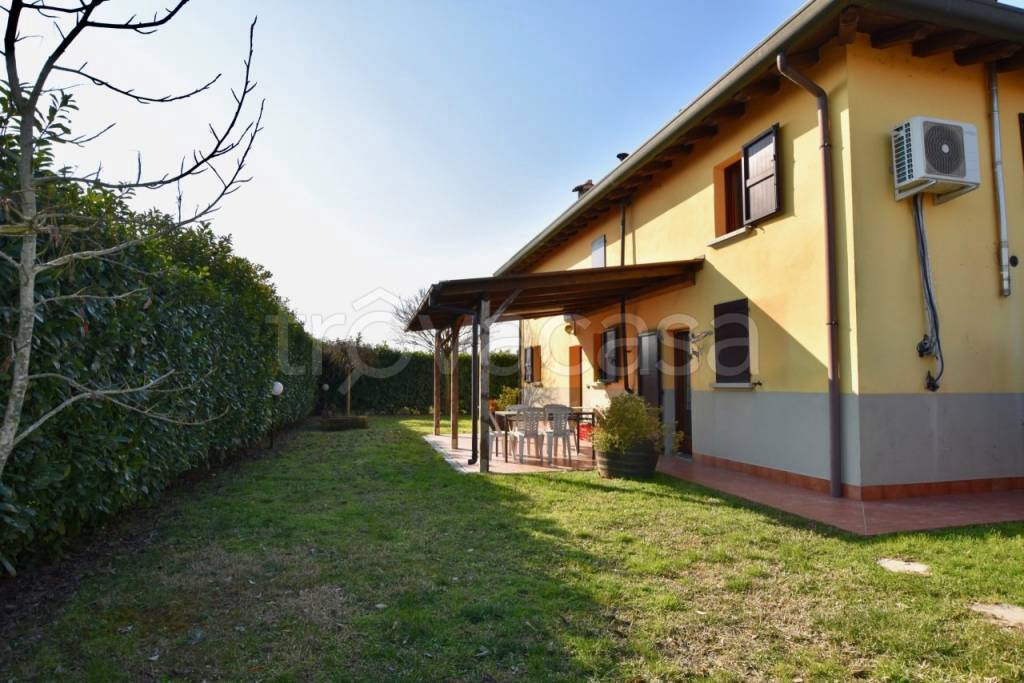 Villa a Schiera in vendita a San Pietro in Casale via Scala Ponente