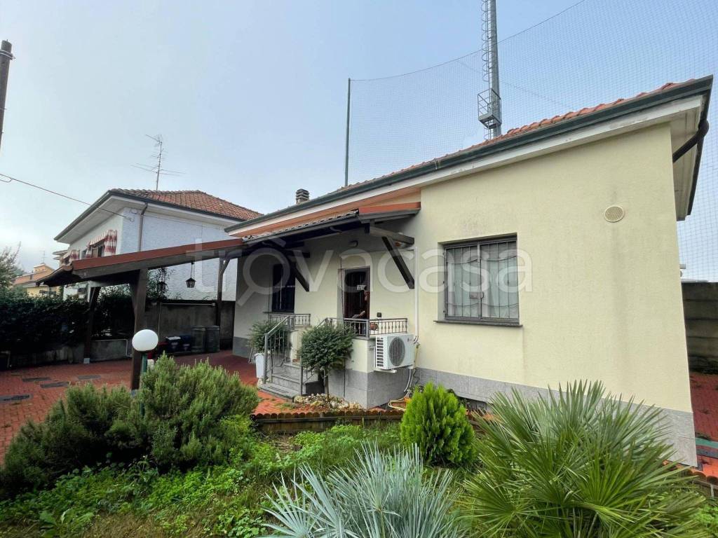 Villa in vendita a Lainate via Silvio Pellico, 7