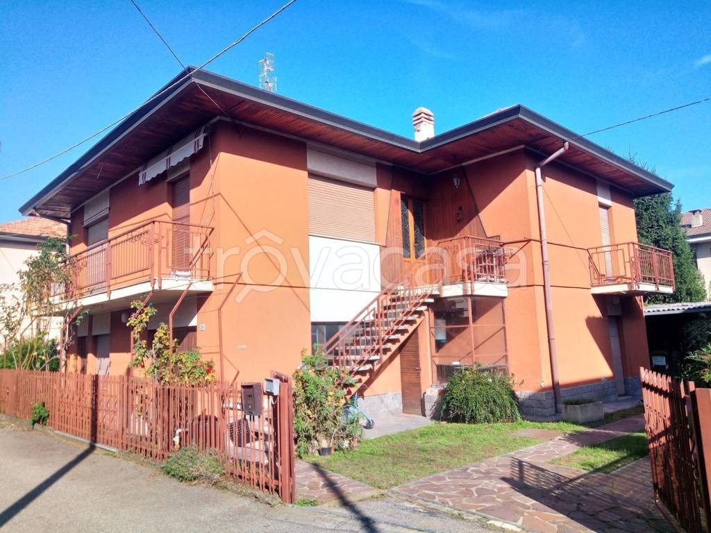 Villa in vendita a Castelletto sopra Ticino via Guglielmo Marconi, 32