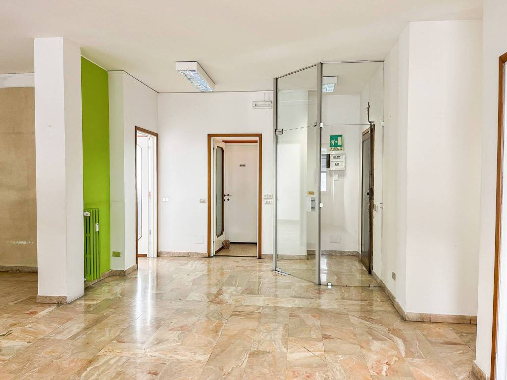 Ufficio in vendita a Varese via Piave, 9