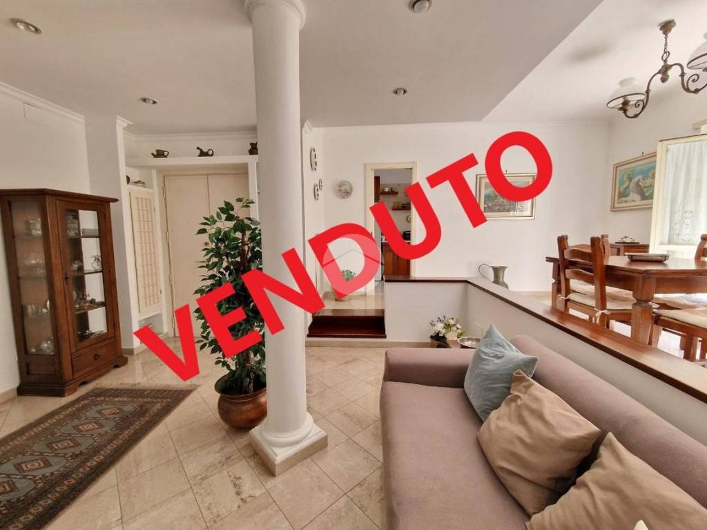 Appartamento in vendita a Roma via Ignazio Persico