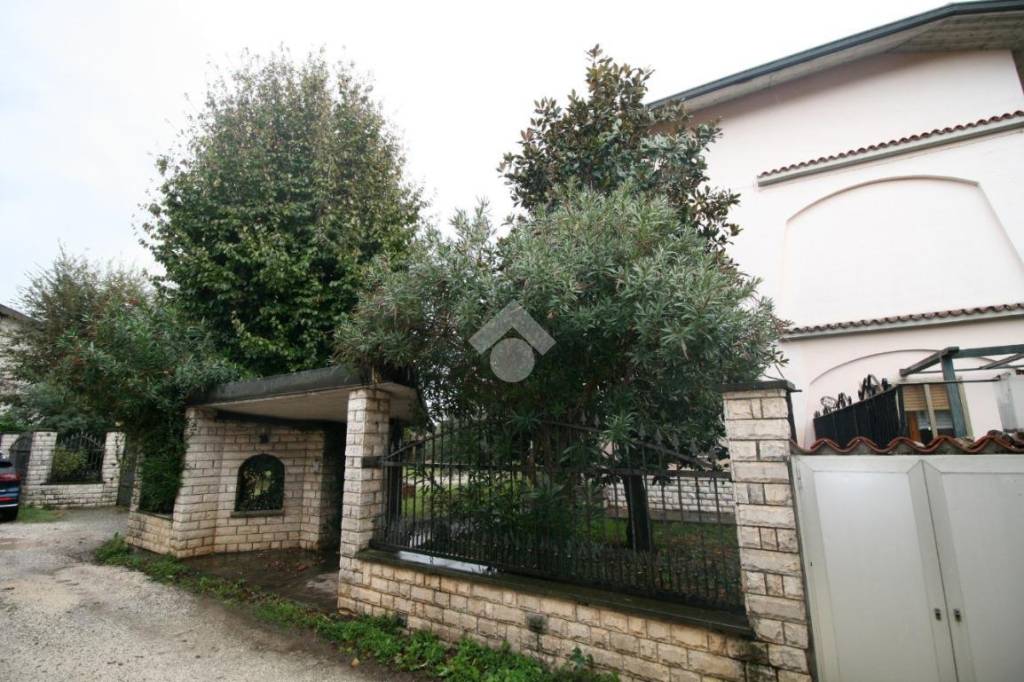 Casa Indipendente in vendita a Brescia via s. Zeno, 189
