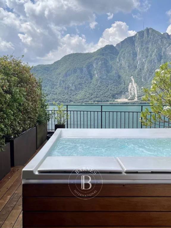 Villa in vendita a Campione d'Italia