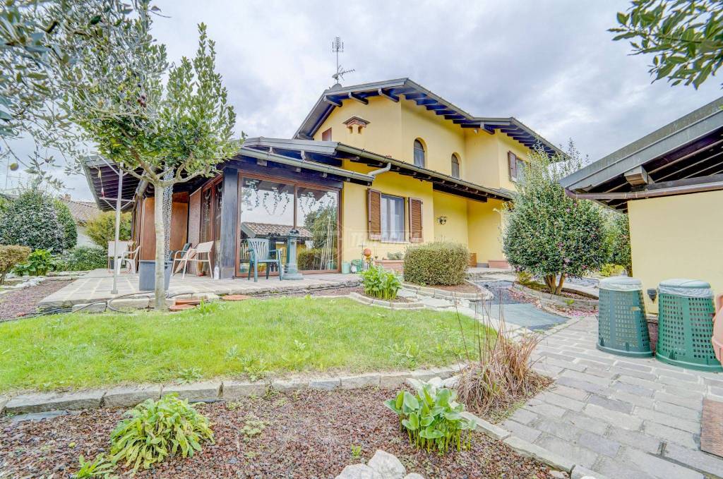 Villa Bifamiliare in vendita a Vizzola Ticino via Giuseppe Mazzini 58/Bis
