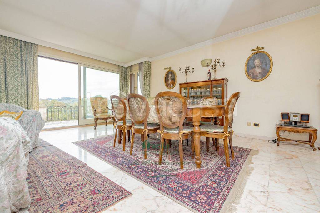 Villa in vendita a Carimate via del Golf, 34, 22060 Carimate co, Italia