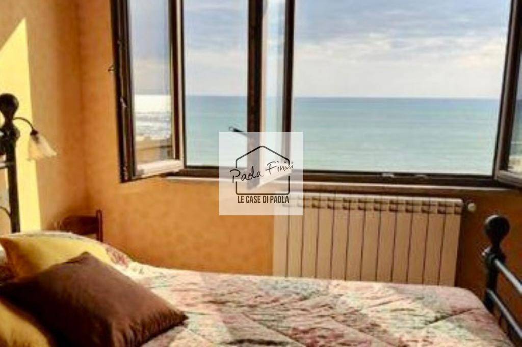 Appartamento in vendita a Pomezia lungomare delle Meduse, 225