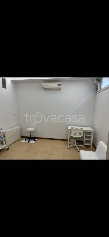 Ufficio in in affitto da privato a Bari via Francesco Campione, 31