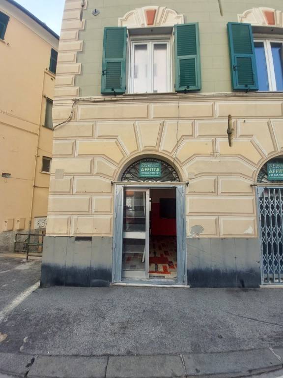 Negozio in affitto a Genova via Guglielmo Oberdan, 33 r